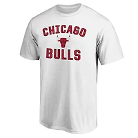 T-shirt blanc pour homme avec arche de la victoire des Chicago Bulls