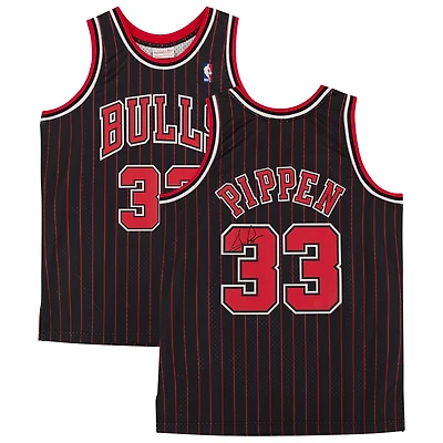 Maillot Swingman à rayures noires autographié par Scottie Pippen des Chicago Bulls Mitchell & Ness 1995-96