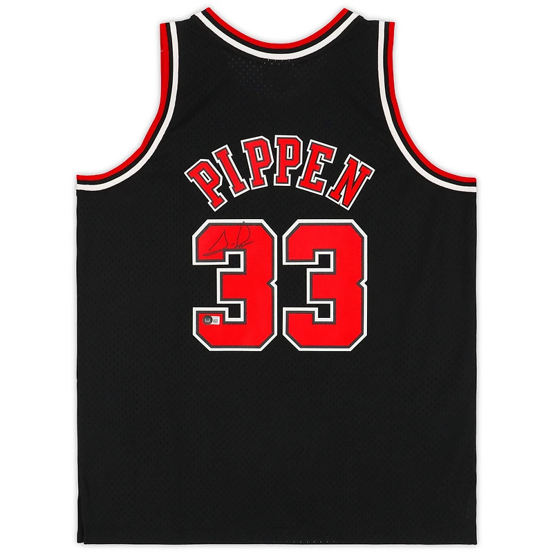 Maillot Swingman dédicacé Mitchell & Ness par Scottie Pippen des Chicago Bulls 1997-98 noir