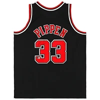 Maillot Swingman dédicacé Mitchell & Ness par Scottie Pippen des Chicago Bulls 1997-98 noir