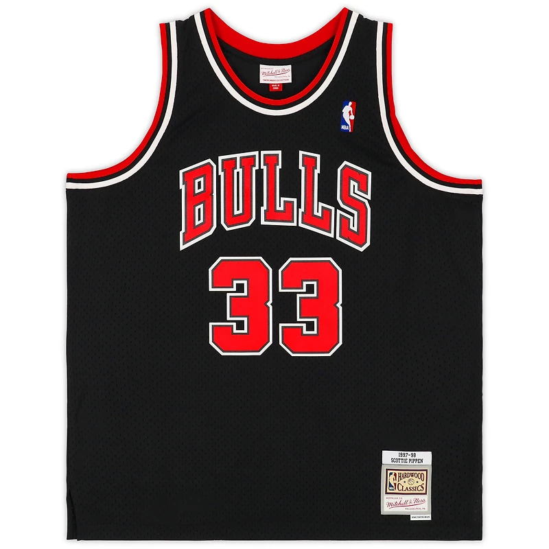 Maillot Swingman dédicacé Mitchell & Ness par Scottie Pippen des Chicago Bulls 1997-98 noir