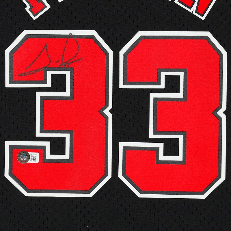 Maillot Swingman dédicacé Mitchell & Ness par Scottie Pippen des Chicago Bulls 1997-98 noir