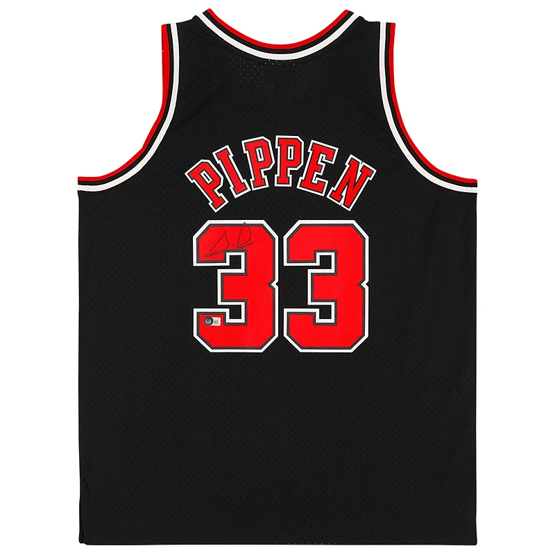 Scottie Pippen Chicago Bulls Autographed Mitchell & Ness Black 1997-98 Swingman Jersey