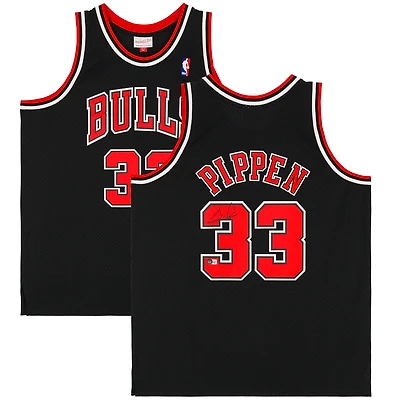 Maillot Swingman dédicacé Mitchell & Ness par Scottie Pippen des Chicago Bulls 1997-98 noir