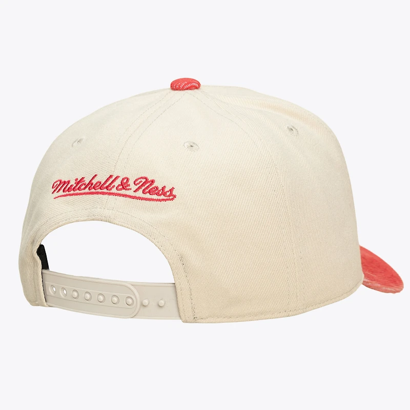 Unisex Mitchell & Ness Cream/Red Chicago Bulls Faded Pro Snapback Hat