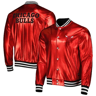 Veste bomber unisexe The Wild Collective rouge Chicago Bulls métallisée à boutons-pression
