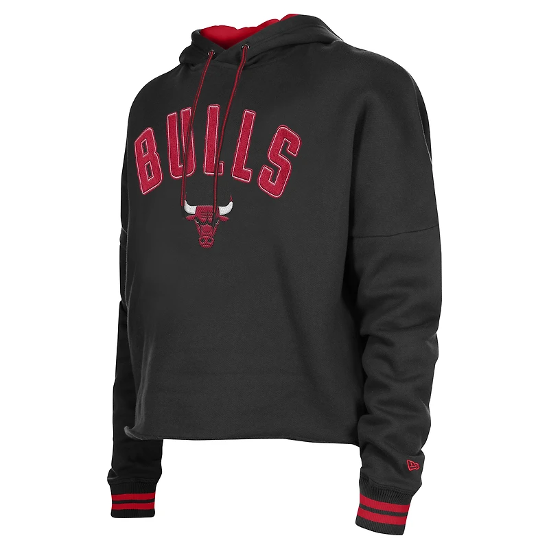 Sweat à capuche noir New Era Chicago Bulls Boxy Raw Edge pour femme