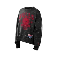 Sweat-shirt à col rond New Era noir pour femme, collection rétro Chicago Bulls, délavage minéral