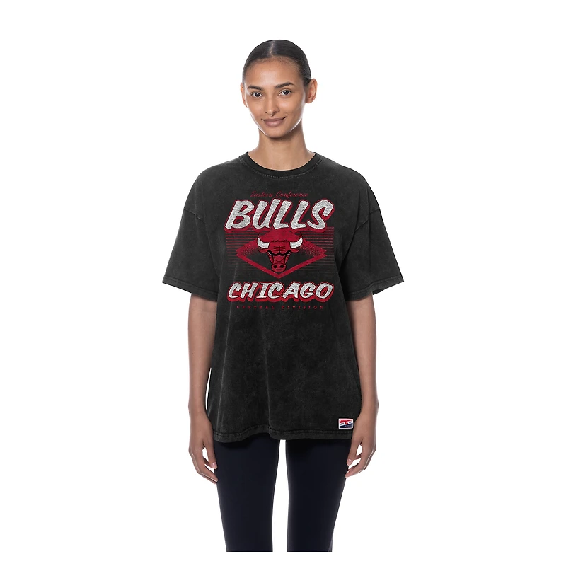 T-shirt oversize noir Chicago Bulls Throwback Mineral Wash pour femme de New Era