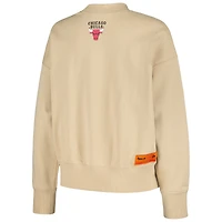 Sweat-shirt surdimensionné et confortable à col montant Qore Cream Chicago Bulls pour femmes