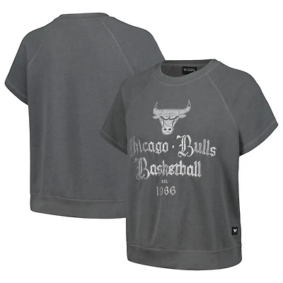 Sweat-shirt à manches courtes raglan en polaire brodée The Wild Collective pour femmes, gris, Chicago Bulls