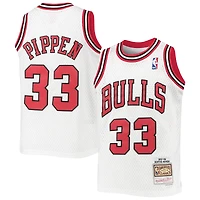 Youth Mitchell & Ness Scottie Pippen White Chicago Bulls 1997/98 Hardwood Classics Swingman Jersey