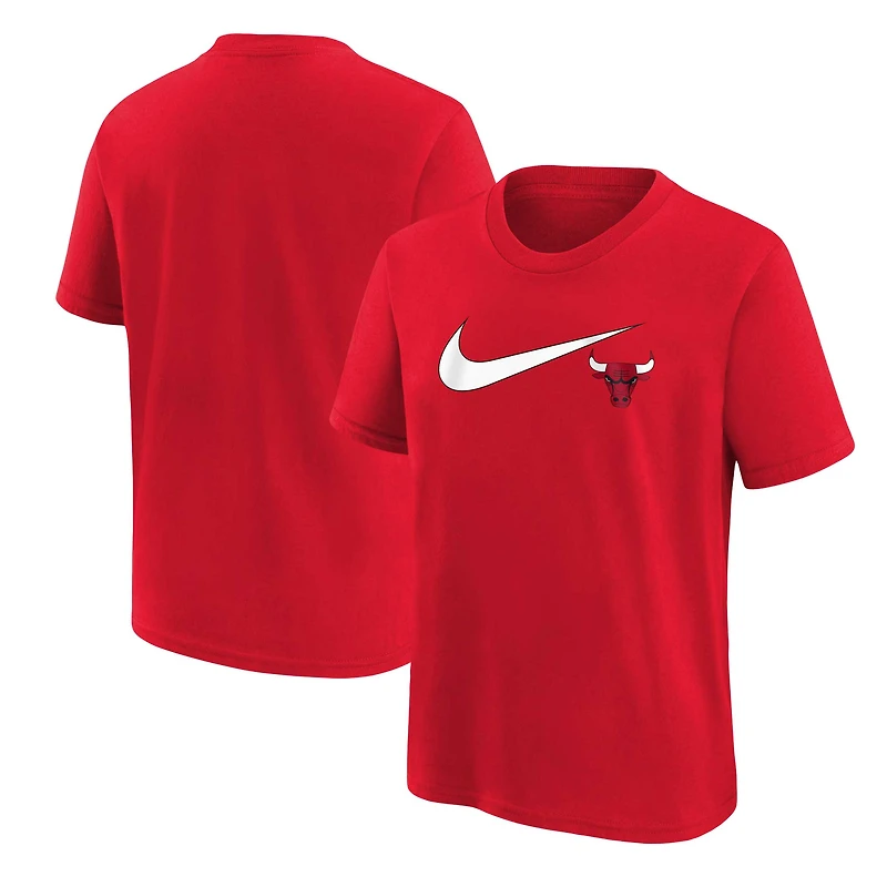 T-shirt Nike Rouge Chicago Bulls Essential Swoosh pour jeune