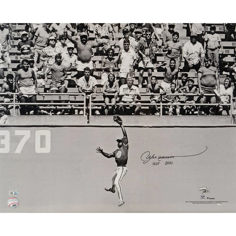 Photo dédicacée par Andre Dawson des Cubs de Chicago (40,6 x 50,8 cm) lors de son match contre le mur, avec inscription « Temple de la renommée 2010 ».