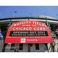 Photographie non signée de l'entrée principale du stade Wrigley Field Chicago Cubs lors la journée d'ouverture 2021