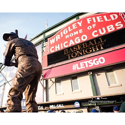Photographie non signée de l'entrée principale du stade Wrigley Field des Chicago Cubs
