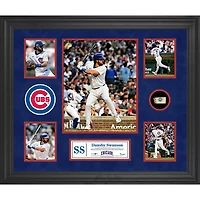 Collage encadré de 5 photos de Dansby Swanson des Chicago Cubs avec un morceau de ballon utilisé lors du match