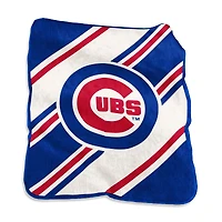 Couverture à rayures Raschel 50" x 60" avec logo des Chicago Cubs