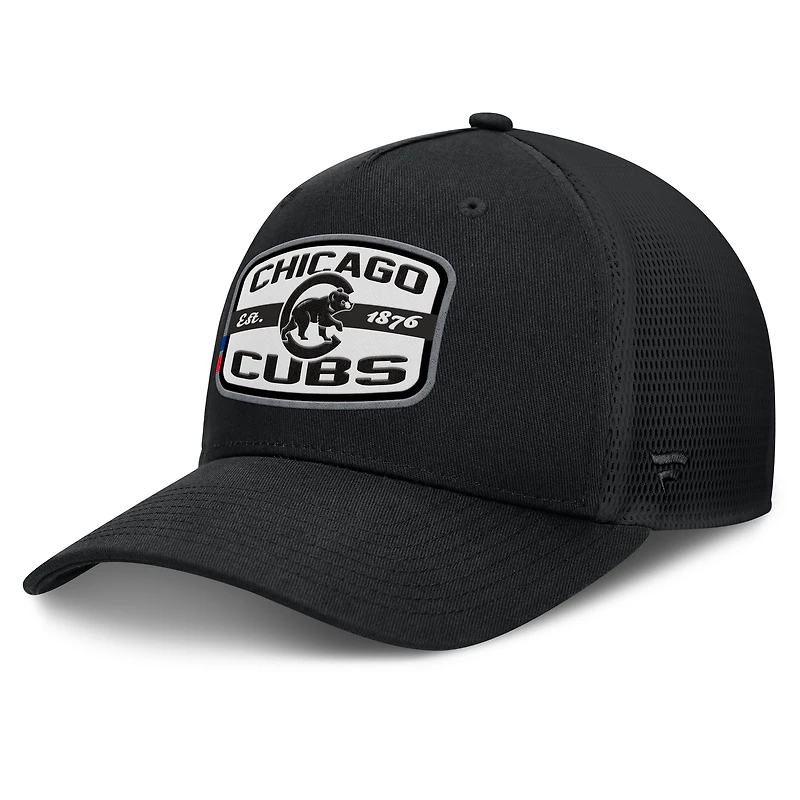 Casquette trucker à fermeture snapback Fanatics noire pour homme, avec écusson des Cubs de Chicago.