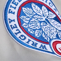 Veste Mitchell & Ness grise pour homme, modèle Thunderstorm de l'entraîneur-chef des Chicago Cubs, en satin léger à boutons-pression.