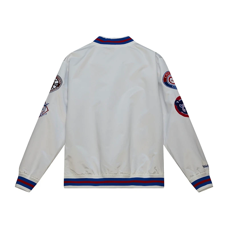 Veste universitaire en satin à boutons-pression pour hommes Mitchell & Ness - Collection City Cubs de Chicago, blanc