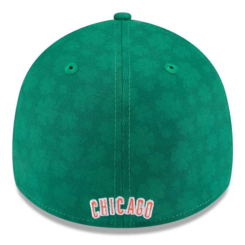 Men's New Era Kelly Green Chicago Cubs St. Patrick's Day 39THIRTY Flex Hat
