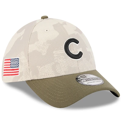 Casquette 39THIRTY Flex pour homme New Era beige clair/olive Chicago Cubs 2025 Armed Forces Day