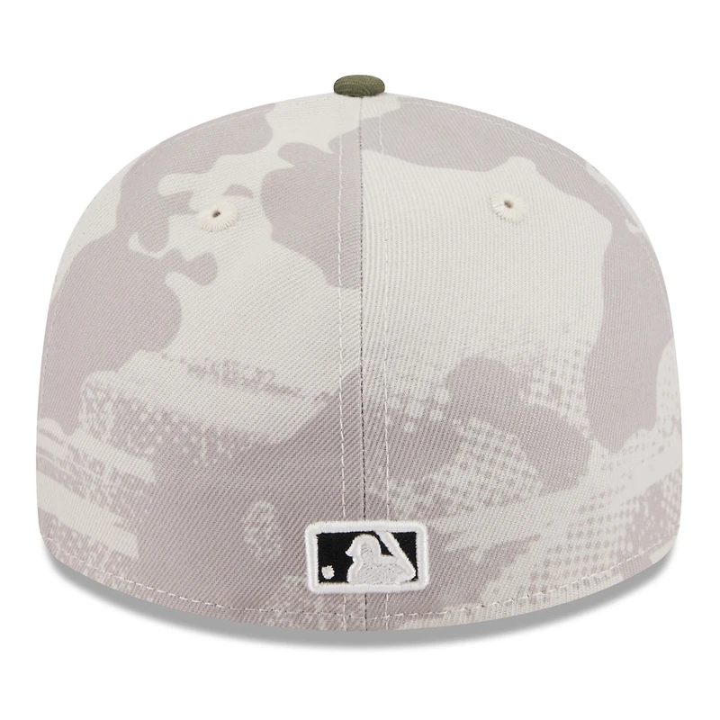 Casquette ajustée 59FIFTY pour homme New Era beige clair/olive Chicago Cubs 2025 Armed Forces Day
