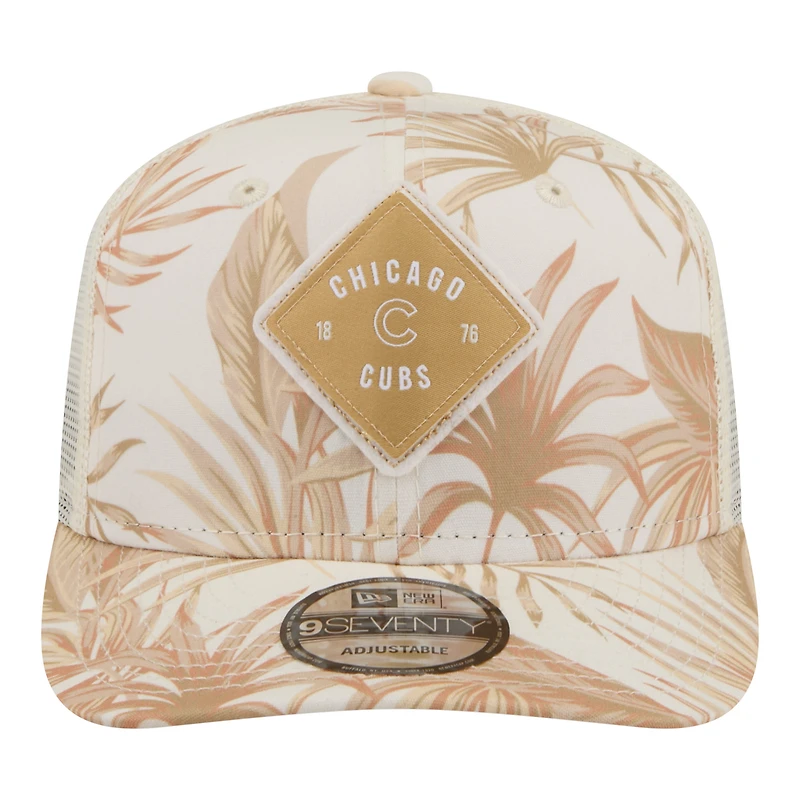 Casquette trucker ajustable New Era COOLERA 9SEVENTY pour homme, couleur beige, motif Chicago Cubs.