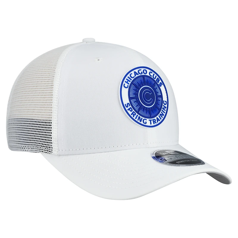 Casquette trucker ajustable New Era blanche Chicago Cubs 2026 Spring Training Fan Pack 9SEVENTY pour homme