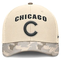 Casquette de camionneur ajustable Nike Natural Chicago Cubs Camo Natural Pack Rise pour homme
