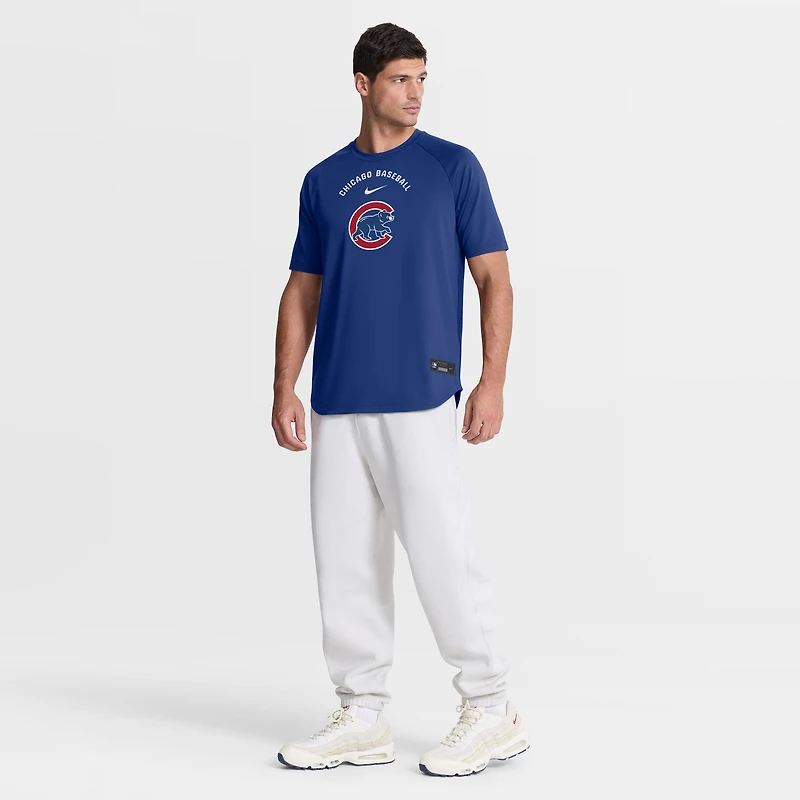 Haut raglan d'entraînement d'avant-match Nike Royal Chicago Cubs Authentic Collection pour homme