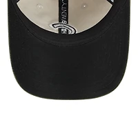 Casquette ajustable 9TWENTY pour femme New Era beige clair/olive Chicago Cubs 2025 Armed Forces Day