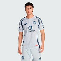 Maillot authentique The Municipal Kit Chicago Fire 2025 bleu clair adidas pour homme