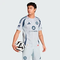 Maillot authentique The Municipal Kit Chicago Fire 2025 bleu clair adidas pour homme