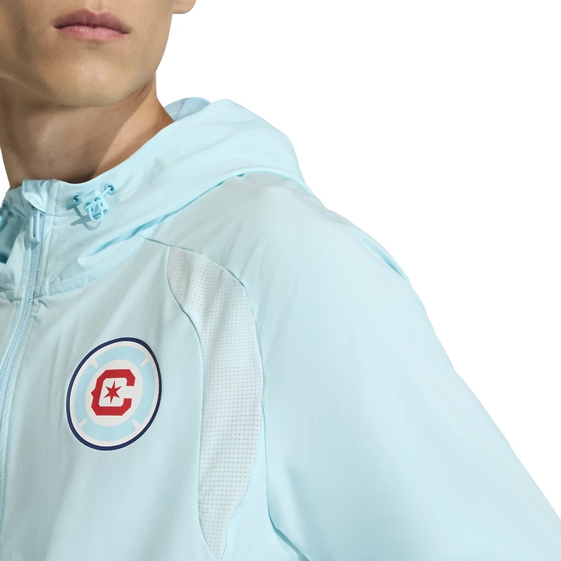 Coupe-vent à capuche zippé adidas Chicago Fire Tiro Travel bleu clair pour homme