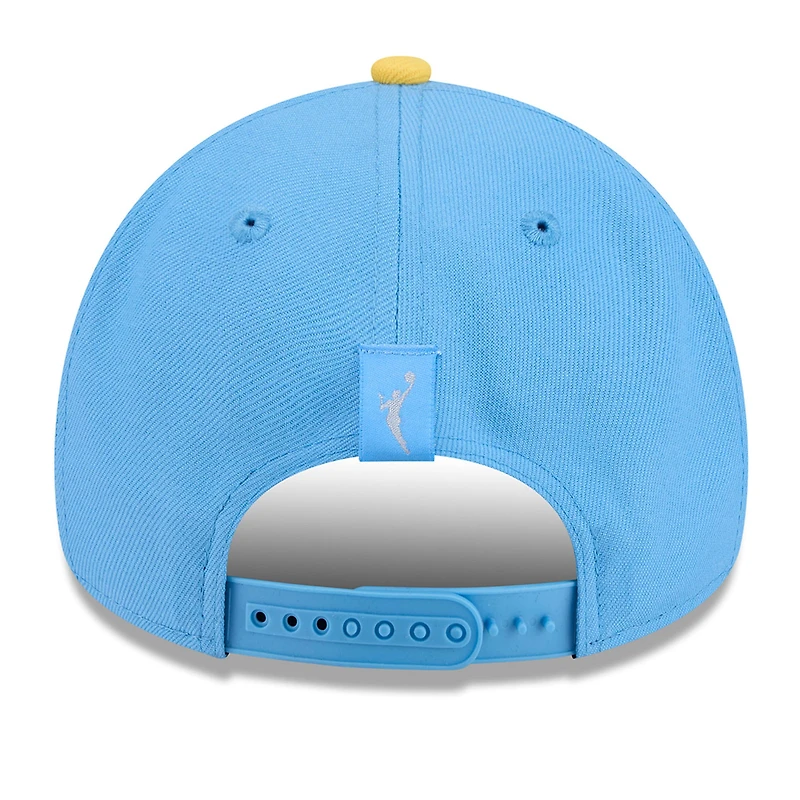 Casquette unisexe New Era bleu ciel/jaune Chicago Sky WNBA Tip-Off 2026 avec écusson en métal et monture en A, modèle 9FORTY ajustable