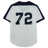 Maillot d'entraînement au bâton authentique Mitchell & Ness blanc autographié par Carlton Fisk des White Sox de Chicago, avec inscription « HOF 2000 ».