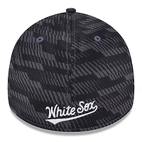 Men's New Era Black Chicago White Sox 2025 MLB Clubhouse 39THIRTY Flex Hat