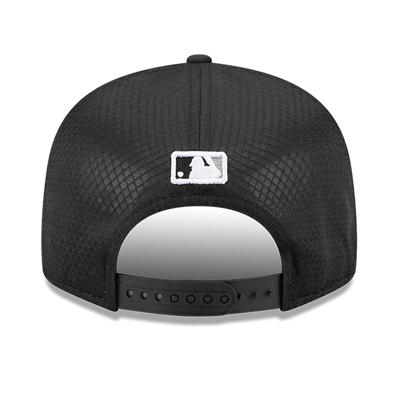 Casquette snapback New Era noire pour homme Chicago White Sox 2026, modèle 9FIFTY, idéale pour l'entraînement au bâton.