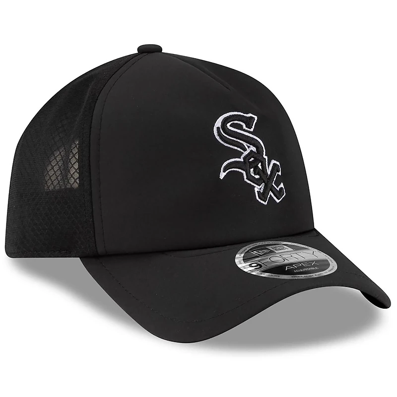 Men's New Era Chicago White Sox 2026 Batting Practice Apex 9FORTY Adjustable Trucker Hat
