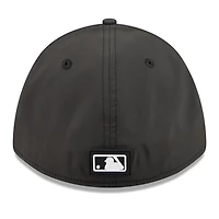 Casquette New Era noire pour homme Chicago White Sox 2026 Clubhouse M-Crown 39THIRTY Flex