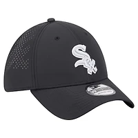 Men's New Era  Black Chicago White Sox Night 39THIRTY Flex Hat