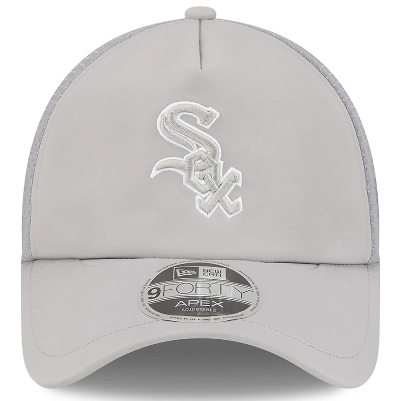 Men's New Era Gray Chicago White Sox 2026 Batting Practice Apex 9FORTY Adjustable Trucker Hat