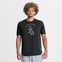 Haut raglan Dri-FIT Nike Authentic Collection Chicago White Sox noir pour homme, idéal l'entraînement avant-match.