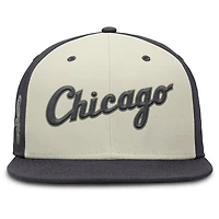 Casquette ajustée Nike Dri-FIT True pour homme, couleur crème, Chicago White Sox