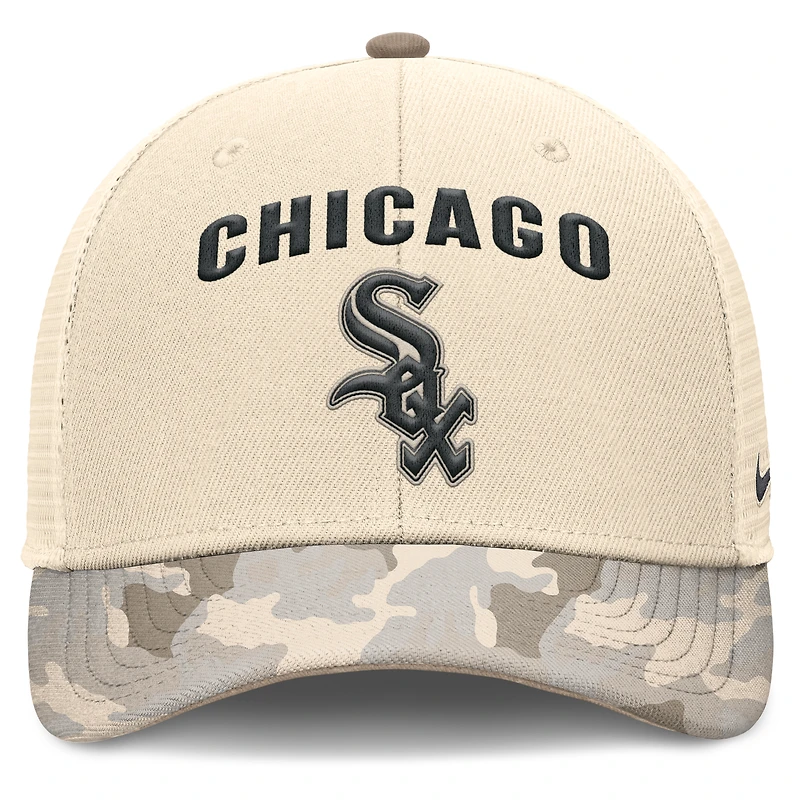 Casquette de camionneur ajustable Nike Natural Chicago White Sox Camo Natural Pack Rise pour homme