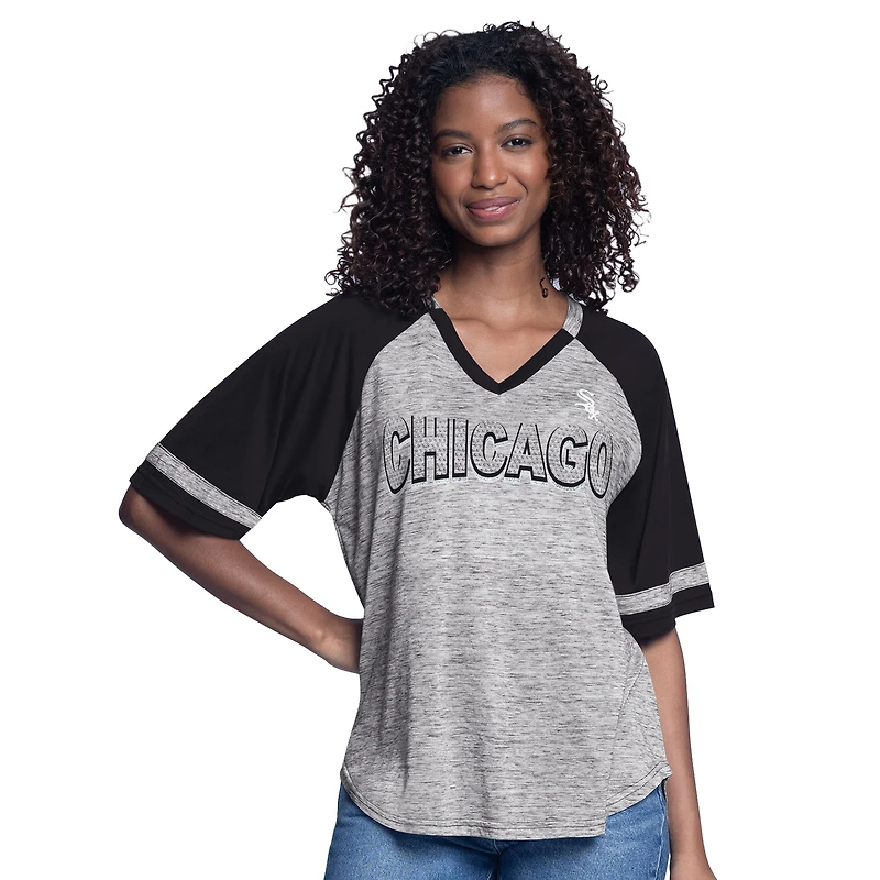 Haut surdimensionné à manches mi-longues et col en V G-III 4Her par Carl Banks pour femme, noir, avec motif raglan du Temple de la renommée des White Sox Chicago