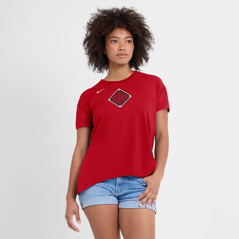T-shirt Nike rouge Chicago White Sox 2025 City Connect fluide et tendance pour femme, en tissu Dri-FIT