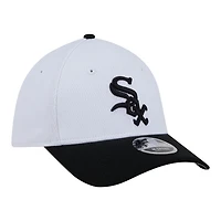 Casquette New Era Flex blanche et noire pour jeunes des White Sox de Chicago, modèle 39THIRTY M-Crown